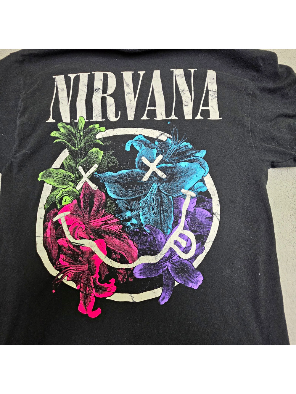 Nirvana Floral Smiley Face Graphic Black Rock & Pop Band T-Shirt Size M
